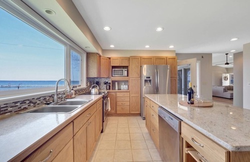 Moorestown Cottage | Lakefront Cottage with dock