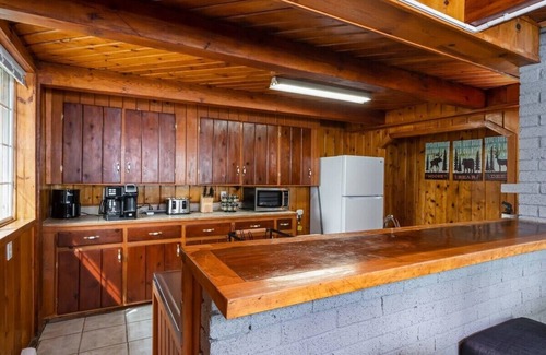 Mayfield House | Lakefront Cottage with Hot Tub & Fire Pit
