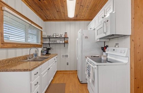 Tuscumbia Cottage | Lakefront Cottage with Boat Slip and Paddleboat