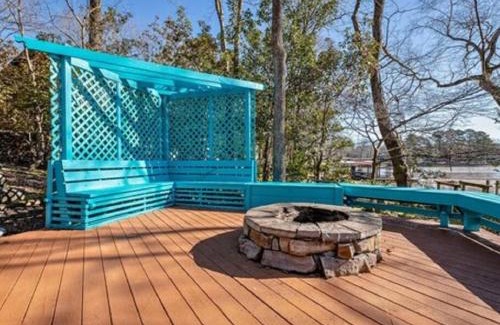 Mid America Apartment | Lakefront Couples Retreat