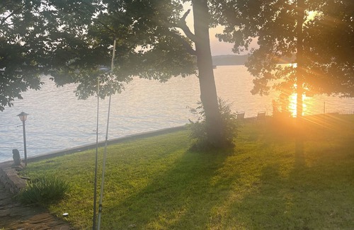 Climax Springs House | Lakefront cozy home! Perfect for families or large friend groups!