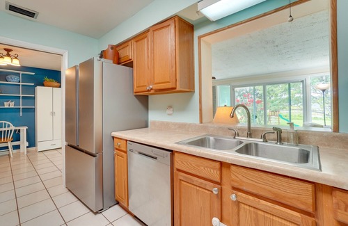 Deltona Lakes House | Lakefront Deltona Vacation Rental w/Dock & Kayaks