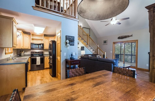 Unaka House | LAKEFRONT Dock Holiday - Hiwassee Lakefront home with Resort Activities!