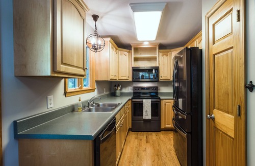 Unaka House | LAKEFRONT Dock Holiday - Hiwassee Lakefront home with Resort Activities!
