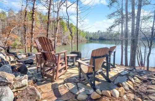 Mill Spring House | Lakefront~Dock~Hot tub~Firepit~Dog Friendly!