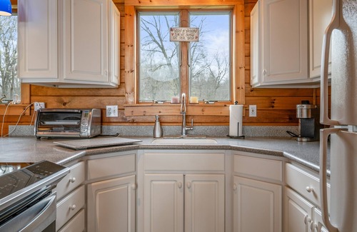 Geneva Cottage | Lakefront | Dock | Spacious Shoreline