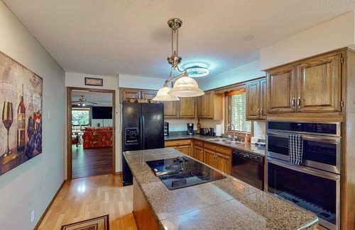 Hot Springs Village House | Lakefront Dog-Friendly Townhouse with Private Dock, Lake Views, Tennis, Golf