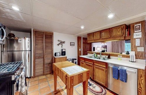 Boulder Junction House | Lakefront dog-friendly cabin with kayaks, canoe, firepit, grill, hammock, & AC