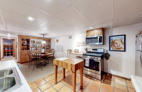 Boulder Junction House | Lakefront dog-friendly cabin with kayaks, canoe, firepit, grill, hammock, & AC