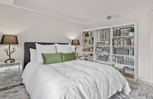 Kelowna Central Business District Condo | Lakefront Downtown Condo