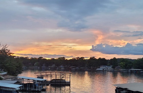 Osage Beach Condo | LAKEFRONT End Unit Condo at 3 Seasons @ 21MM