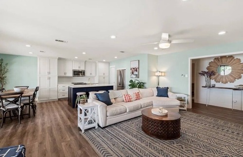Gun Barrel City House | Lakefront Escape with Private Dock + Fire Pit on Cedar Creek Lake