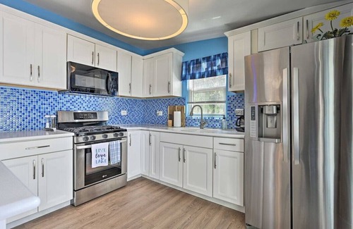 Friendship House | Lakefront Escape on Castle Rock Lake!