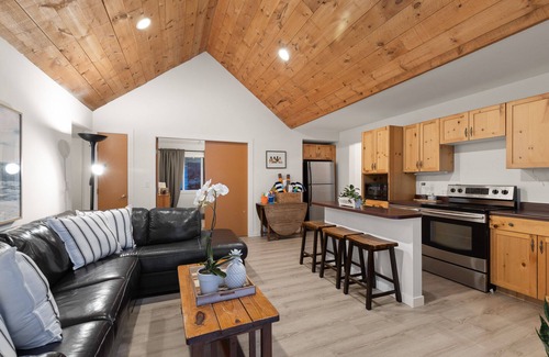 Central Okanagan House | Lakefront Estate on Lake Okanagan in Peachland BC