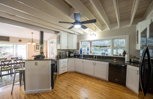 Sylvan Shores House | Lakefront Eureka Springs House, Make Lake Memories