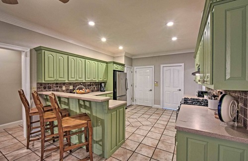 Dawsonville House | Lakefront family home w/private 2-story dock & NEW outdoor deck for dining!