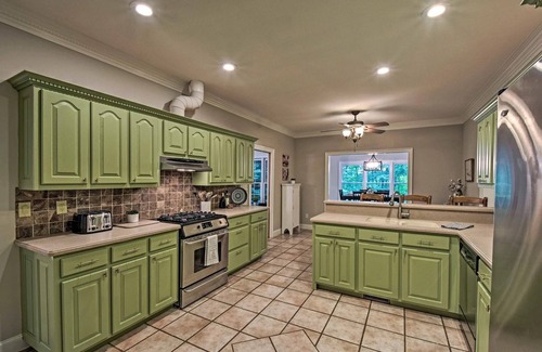 Dawsonville House | Lakefront family home w/private 2-story dock & NEW outdoor deck for dining!