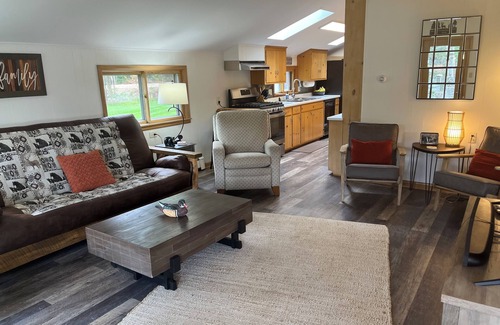 Eagle River Cabin | Lakefront Family Vacation Cabin on 28 lake chain, includes deluxe pontoon