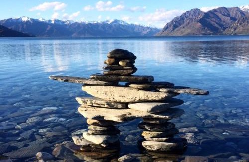 Lake Hawea House | Lakefront Fantail Cottage Lake Hawea, Wanaka