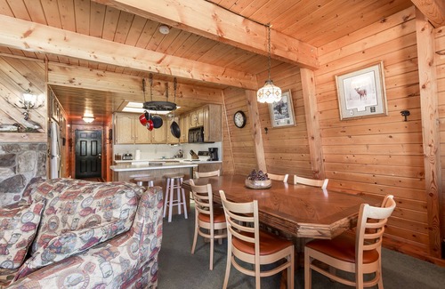 Island Park House | Lakefront,Firepit,Grill,Kayaks,Private Dock,20m Yellowstone,Sleeps 6, Henry's Hatch Cabin