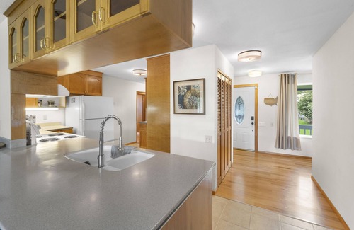 Olympia House | Lakefront Gateaway at Chambers Lake - 3 bd 2 ba w/AC