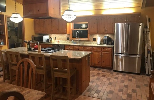Blairsville House | Lakefront Gem, Mtn views, dock + HOT TUB