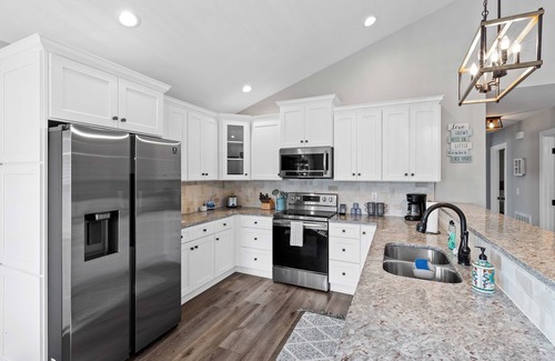 Southmont House | Lakefront Getaway: Dock, Kayaks, Fire Pit, 70" TV