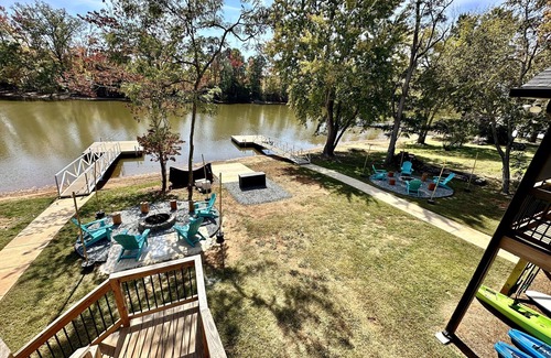 Southmont House | Lakefront Getaway: Dock, Kayaks, Fire Pit, 70" TV