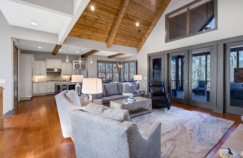 Seneca House | Lakefront Getaway~Dock~Fire Pit~Kayak & Games!