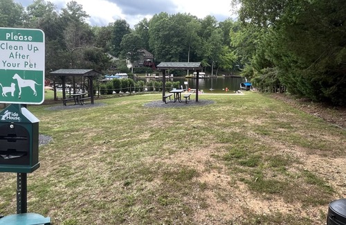 Lake of the Woods House | Lakefront Getaway – waterfront, adjacent beach, amazing sunsetsn