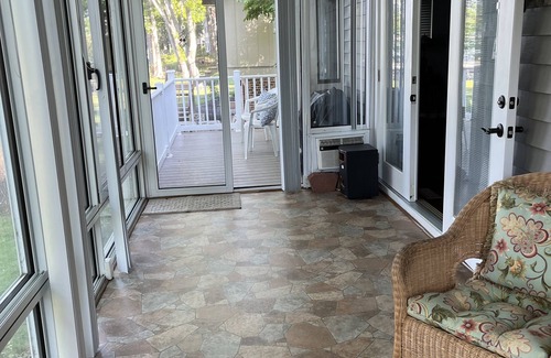 Lake of the Woods House | Lakefront Getaway – waterfront, adjacent beach, amazing sunsetsn