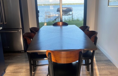 Oak Grove House | Lakefront Getaway