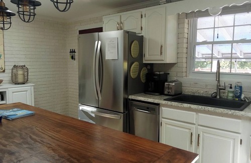 Moneta House | 🌊 Lakefront Getaway with 🏖 Saltwater Pool, 🎣 Dock, 🛏 Linens Included