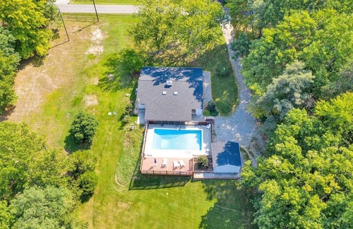 Moneta House | 🌊 Lakefront Getaway with 🏖 Saltwater Pool, 🎣 Dock, 🛏 Linens Included