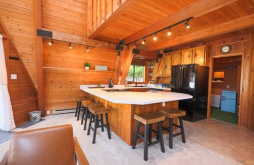 Saunders Lake House | Lakefront Glass House w/Dock & Views