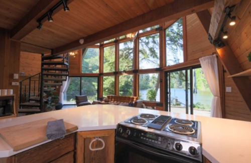 Saunders Lake House | Lakefront Glass House w/Dock & Views