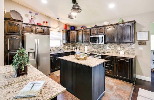 Mid America House | Lakefront Haven Near Oaklawn and Casino Resort!