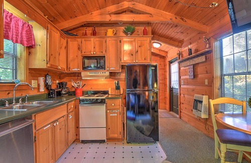 Butler Cabin | LAKEFRONT HEAVEN. PRIVATE AND SECLUDED. LAKEFRONT