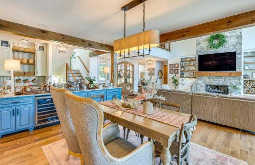 Hiawassee House | Lakefront Hiawassee Gem Boat Dock with Rooftop Deck