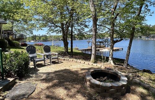 New London House | Lakefront Home/2Bd 1 Ba/Boat Dock