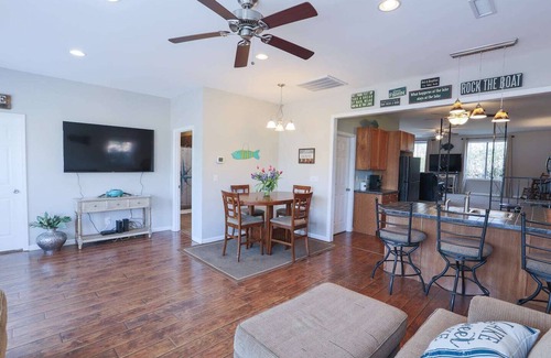 Guntersville House | Lakefront home- 3 slip boathouse-Large yard