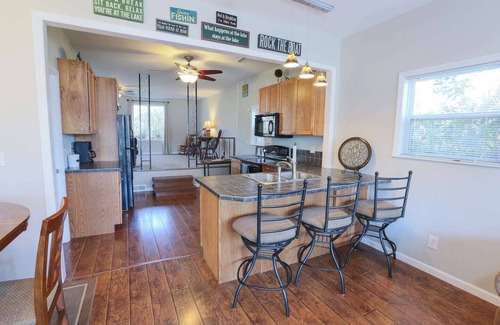 Guntersville House | Lakefront home- 3 slip boathouse-Large yard