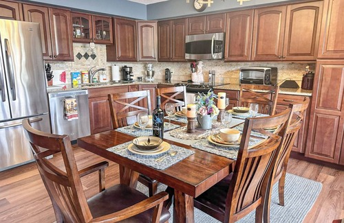 Stover House | Lakefront Home 4Bed/3Bath/Dock w/Diving Board/Firepit/Grill/Kayaks-12pp Best Fishing Spot on Lake
