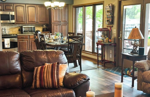 Stover House | Lakefront Home 4Bed/3Bath/Dock w/Diving Board/Firepit/Grill/Kayaks-12pp Best Fishing Spot on Lake