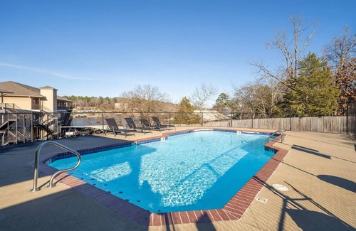 Lake Hamilton Condo | Lakefront home away from home!