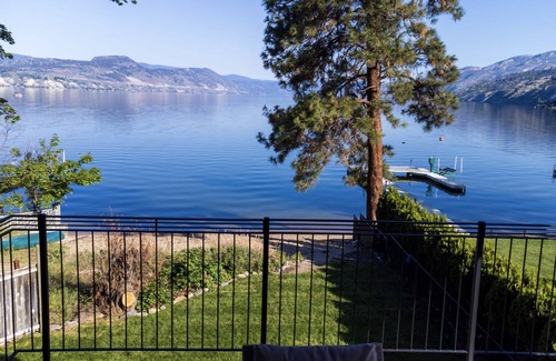 Okanagan-Similkameen House | Lakefront Home in the Village