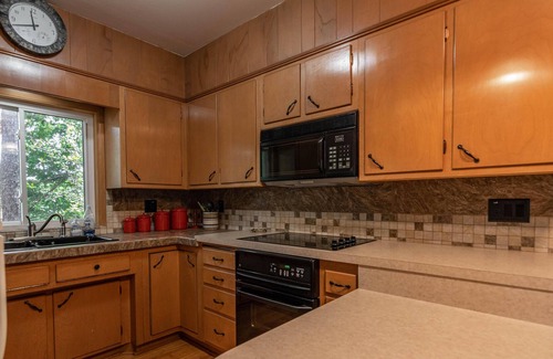 Friendship Cottage | Lakefront home on a harbor of Castle Rock Lake