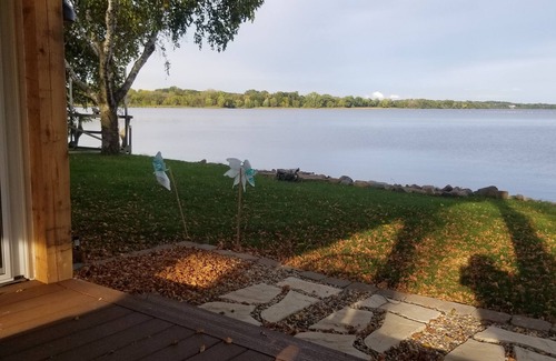 South Haven House | Lakefront home on Beautiful Lake Francis, only 1 hour from the Twin Cities