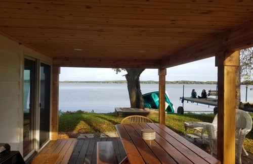 South Haven House | Lakefront home on Beautiful Lake Francis, only 1 hour from the Twin Cities