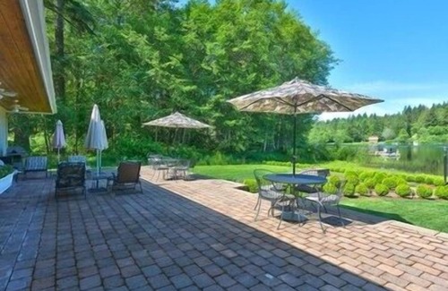 Burley House | Lakefront home Sleeps up to 6 people. Event Venue for up to 40 people